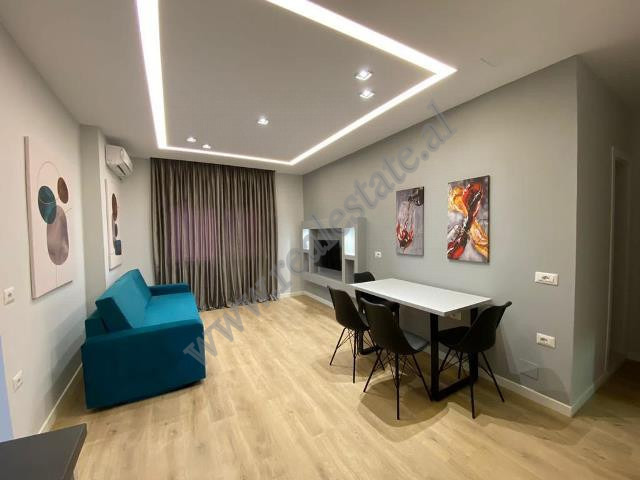 Apartament 2+1 me qira ne rrugen Studenti ne Tirane.
Apartamenti ndodhet katin e pare te nje pallat